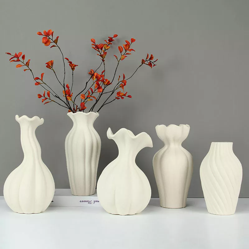Why Choose a Natural Modern Ceramic Vase for Your Home Décor?