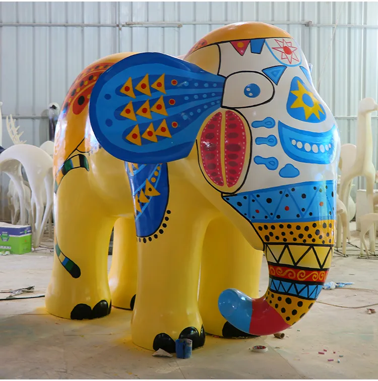 China Factory Price Lifelike Elephant Fiberglass Animal for Zoo Park Decoration