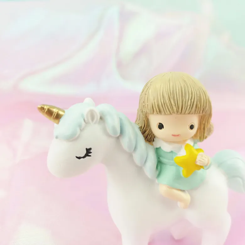 China OEM Newborn Gift Happy Birthday Resin Mini Unicorn Cake Topper