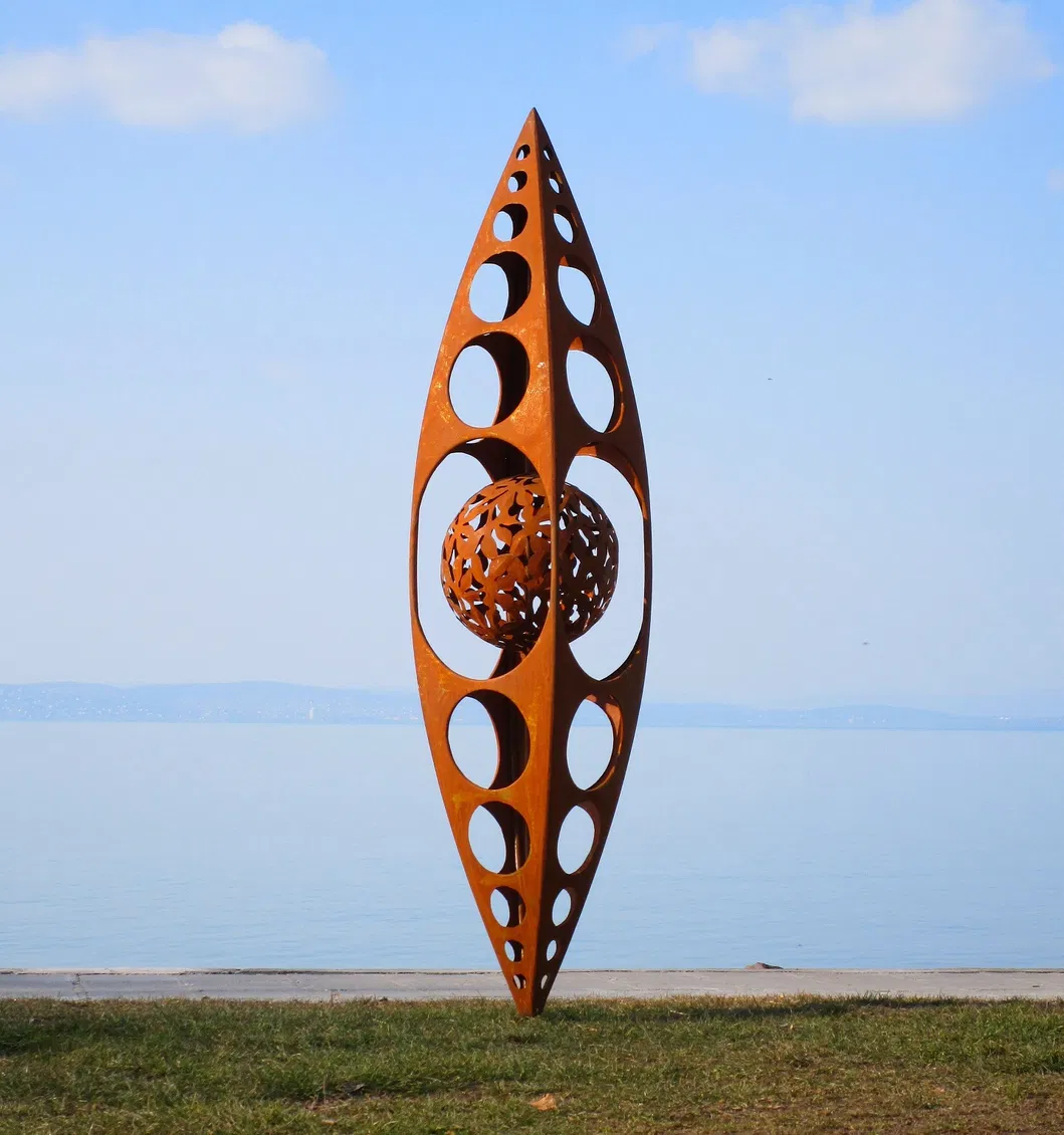 Fashion Hollow Sphere Rusted Steel Sculpture Garden Statues for Sale