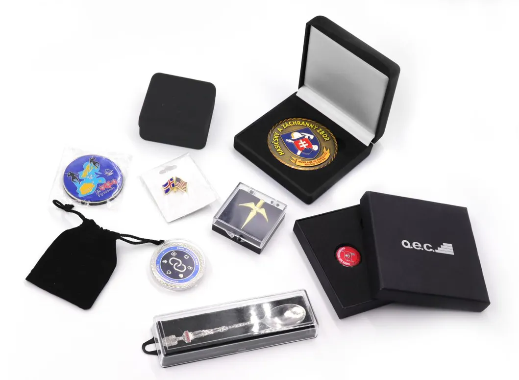 High End Gold Plated Metal Anniversary Pin Badge for Employees