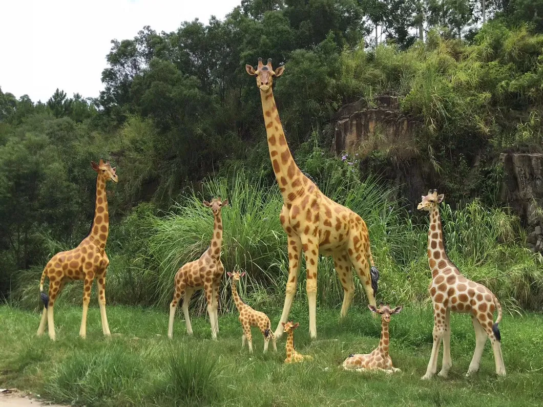 Modern Home Decor Large Size Resin Animal Giraffe Abstract Art Fiberglass Sculpture for Playground Props