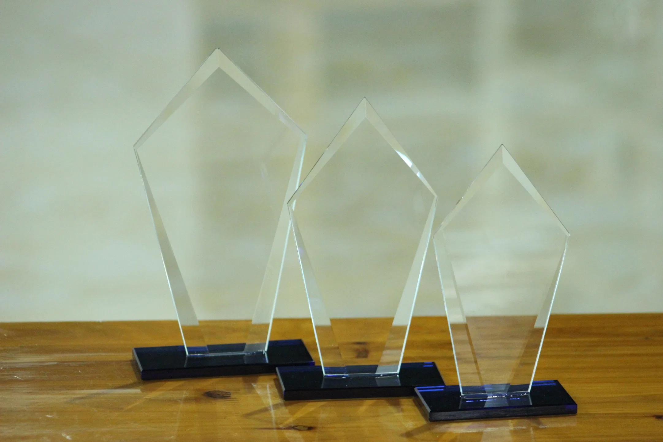 Wholesale Corporate Achievement Recognition Personalized Glass Gift Crystal Trophy Award