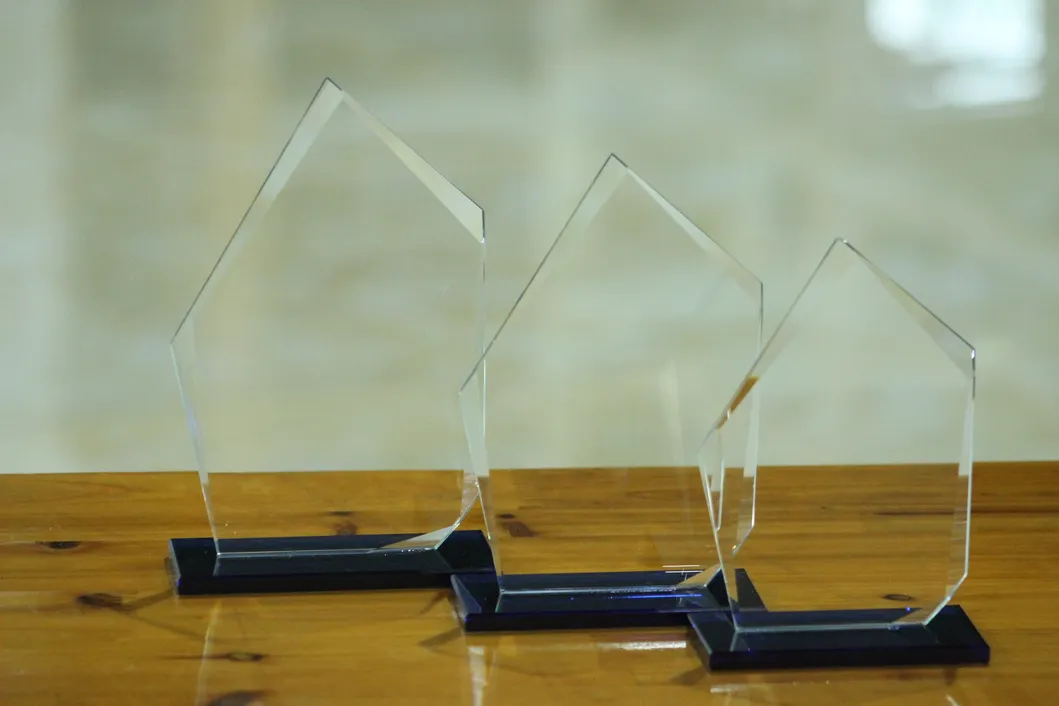 Wholesale Corporate Achievement Recognition Personalized Glass Gift Crystal Trophy Award